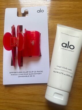 NWT New with Tags Authentic ALO Yoga Hair BrightRed Claw Clips & MegaC Body Wash